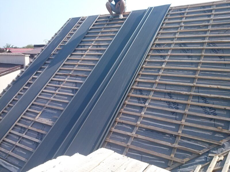 Executam acoperisuri si mici reparatii,