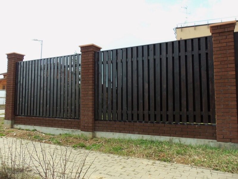 Executam acoperisuri si mici reparatii,